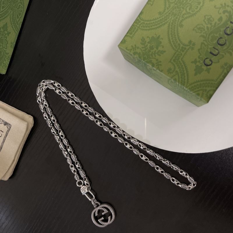 G*u*i necklaces